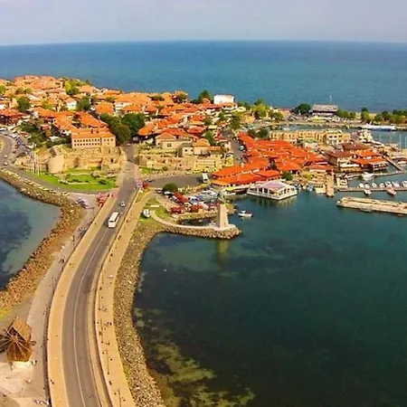 Ваканционна къща The White 7 *