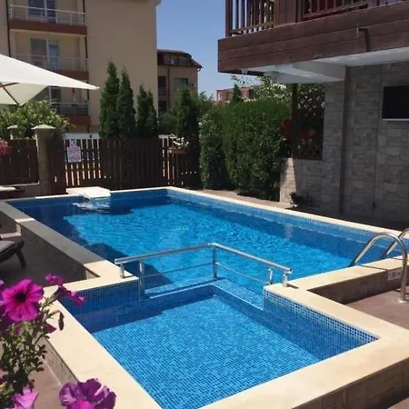 The White 7 Ваканционна къща Несебър