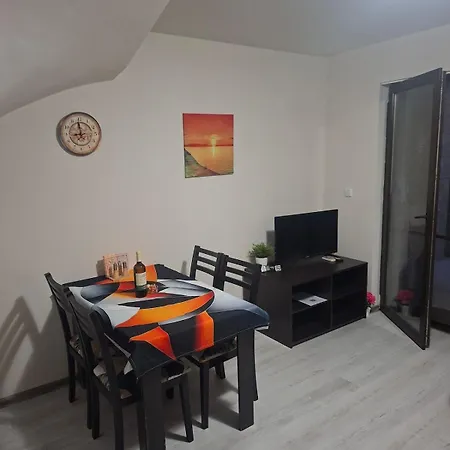 Ваканционна къща The White 7 *